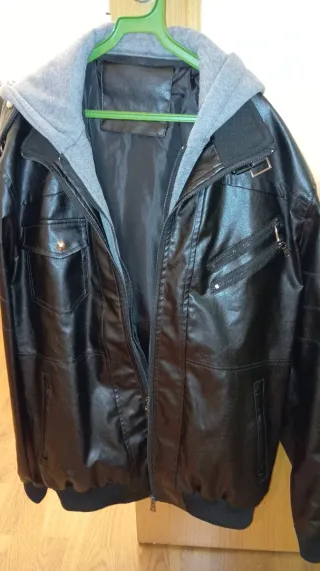 Chaqueta con capucha hombre