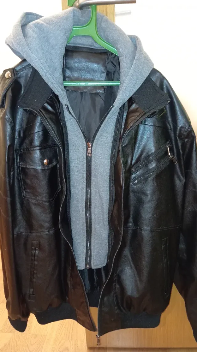 Chaqueta con capucha hombre