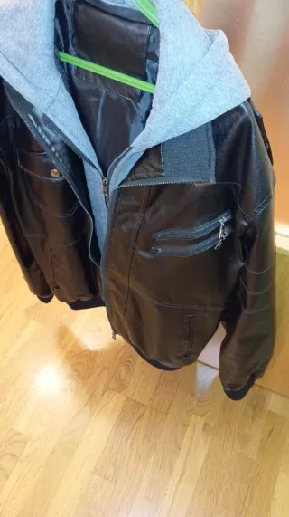 Chaqueta con capucha hombre