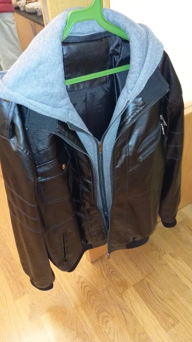 Chaqueta con capucha hombre