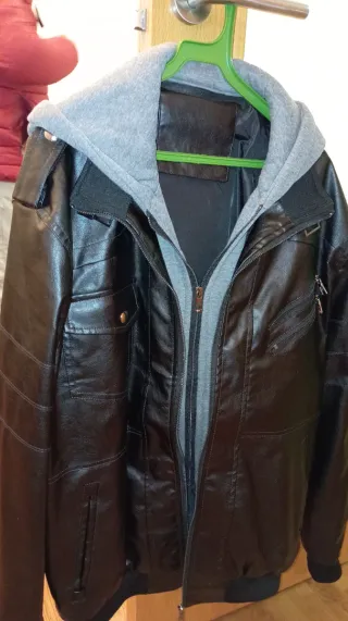 Chaqueta con capucha hombre