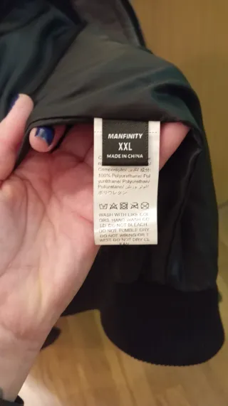 Chaqueta con capucha hombre