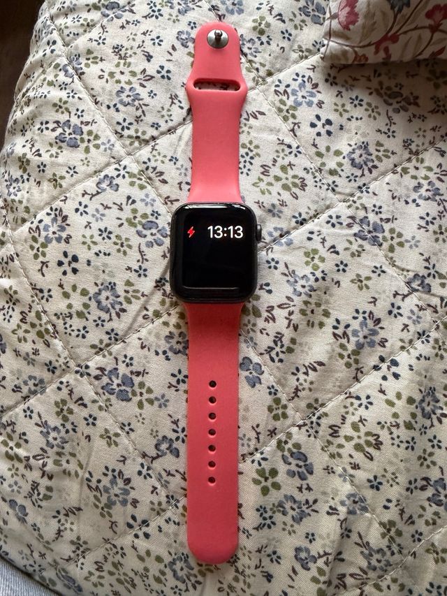 Apple Watch Negro con Correa Rosa