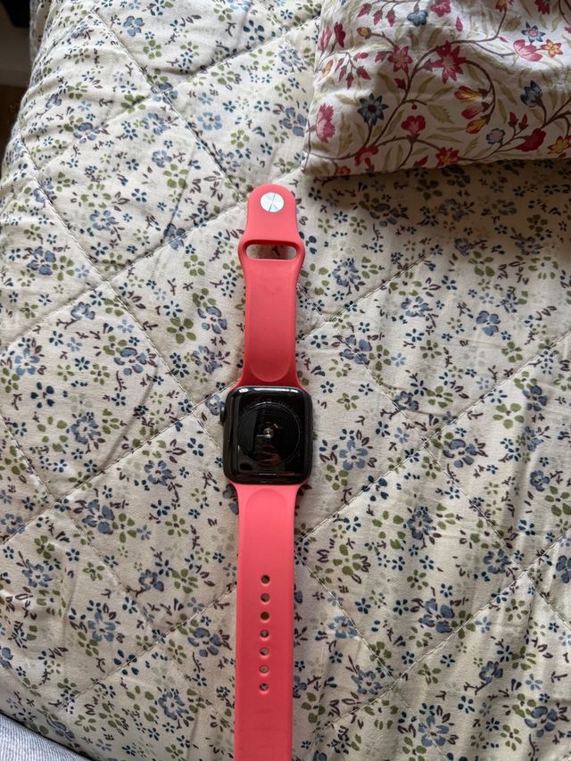 Apple Watch Negro con Correa Rosa
