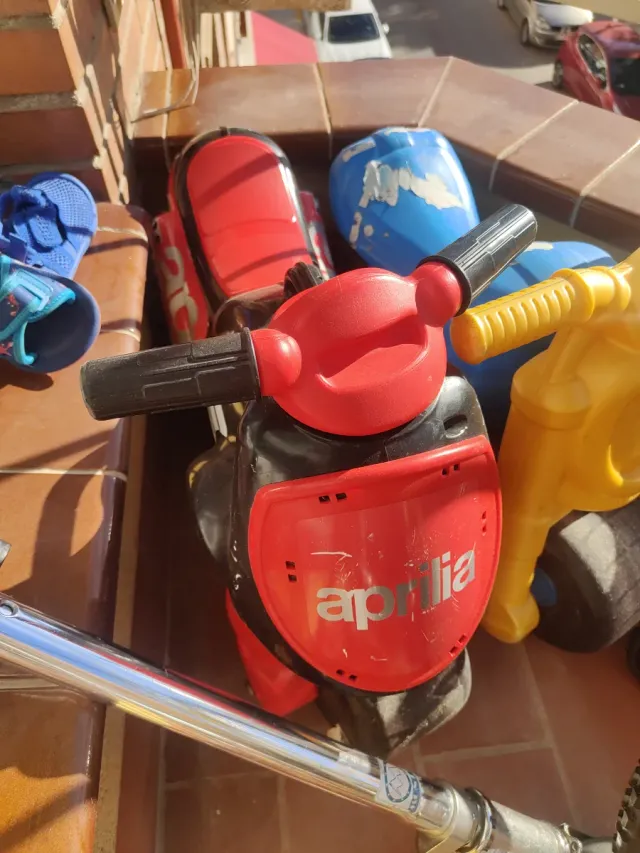 Vehículos niños pequeños