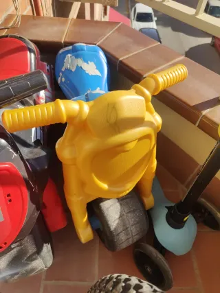 Vehículos niños pequeños