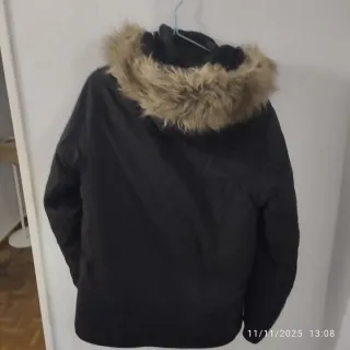 Cazadora hombre negra con capucha