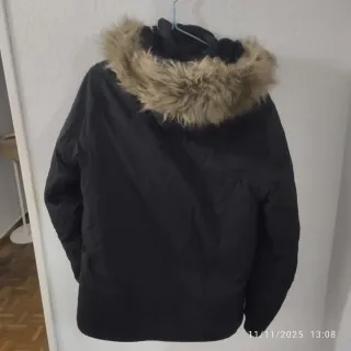 Cazadora hombre negra con capucha