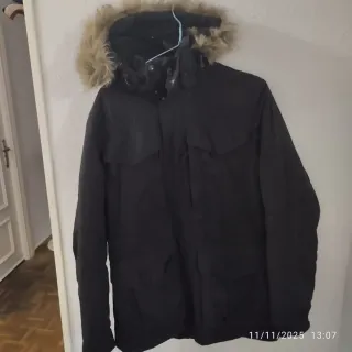 Cazadora hombre negra con capucha