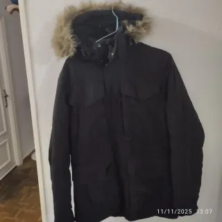 Cazadora hombre negra con capucha