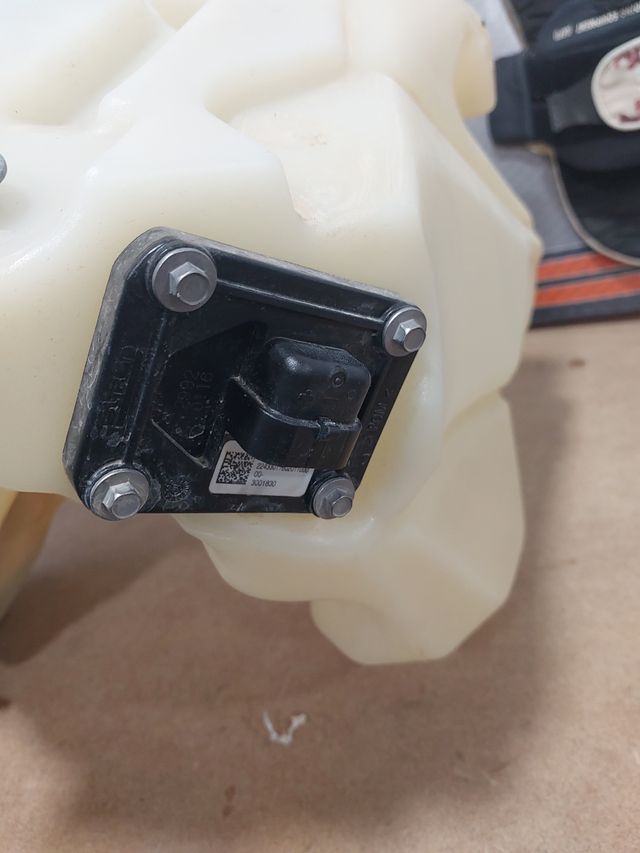 Deposito ktm 8.5 litros año 2023