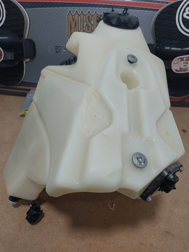 Deposito ktm 8.5 litros año 2023