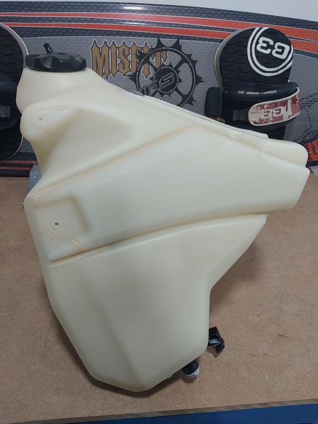 Deposito ktm 8.5 litros año 2023