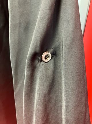 Blusa negra con botones en espalda