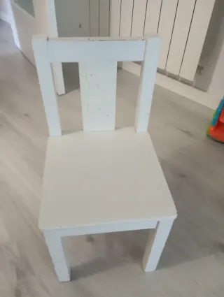 Silla infantil blanca