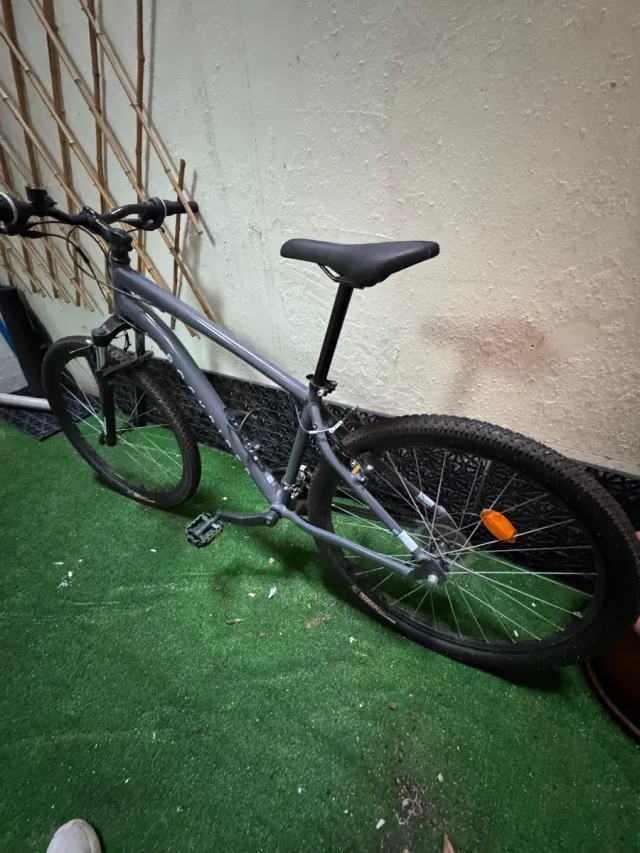 Bicicleta Rockrider gris