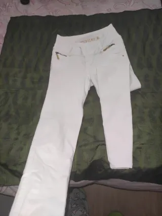 Pantalones colombianos levanta cola blancos