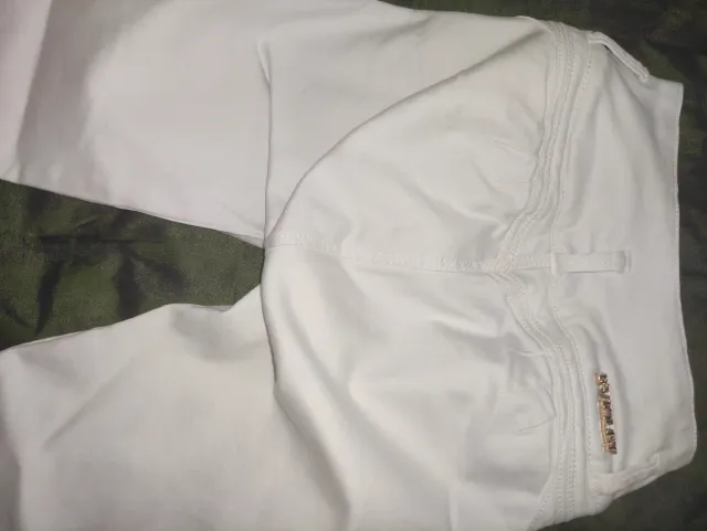 Pantalones colombianos levanta cola blancos