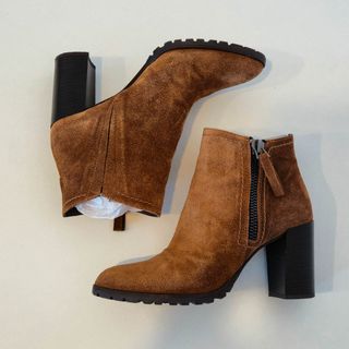 Gloria Ortiz - Botines de serraje marrón con tacón