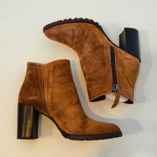 Gloria Ortiz - Botines de serraje marrón con tacón