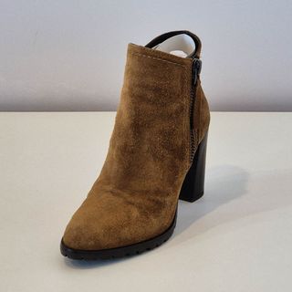 Gloria Ortiz - Botines de serraje marrón con tacón