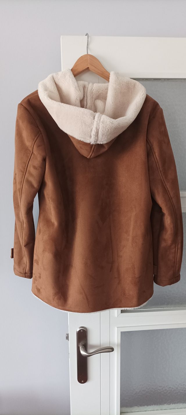 Chaqueta borrego con capucha