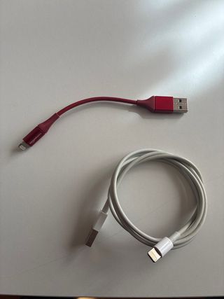 Cable USB-Lightning 1 metro y AmazonBasics 10cm