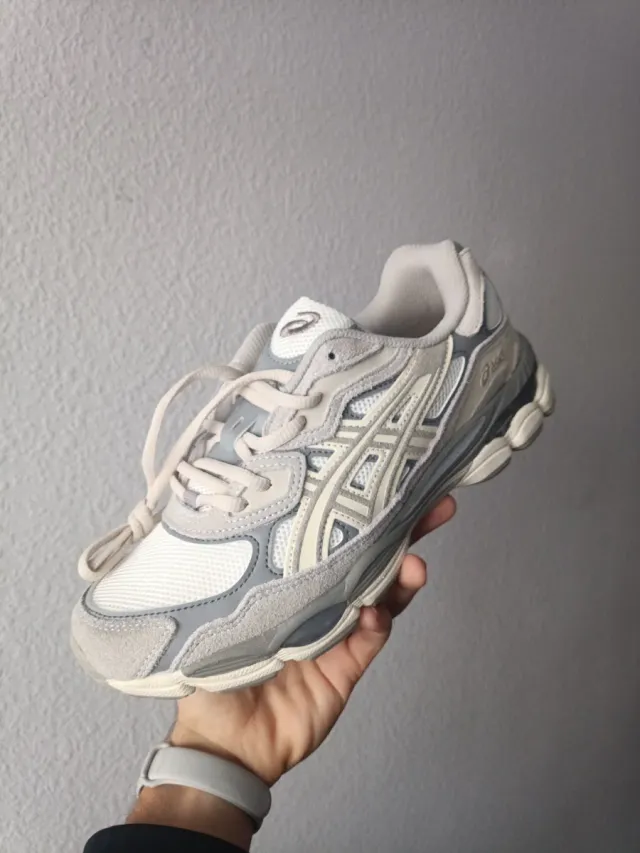 Asics Gel NYC Gris y Blanco