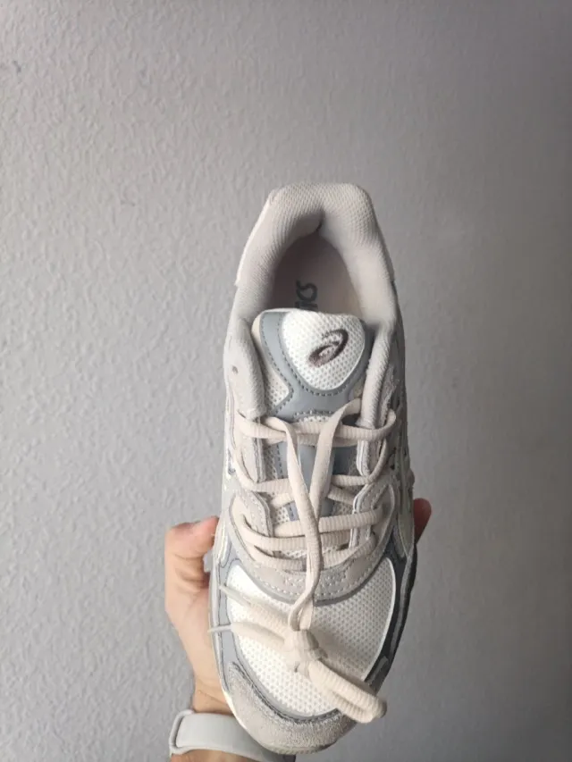 Asics Gel NYC Gris y Blanco