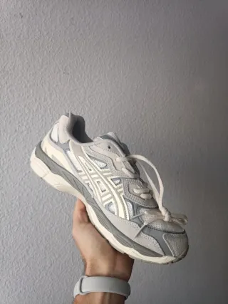 Asics Gel NYC Gris y Blanco