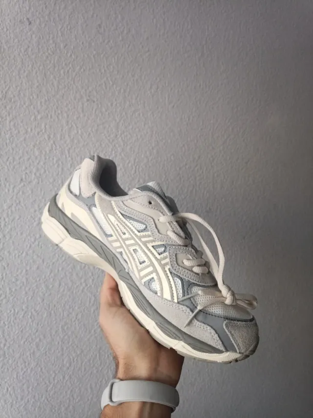 Asics Gel NYC Gris y Blanco
