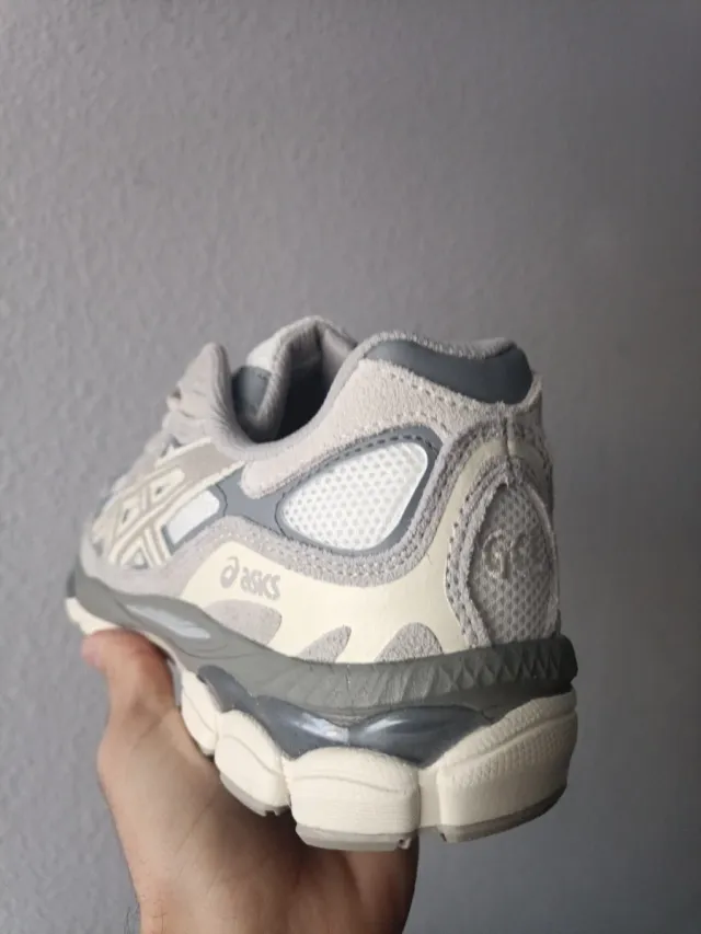 Asics Gel NYC Gris y Blanco