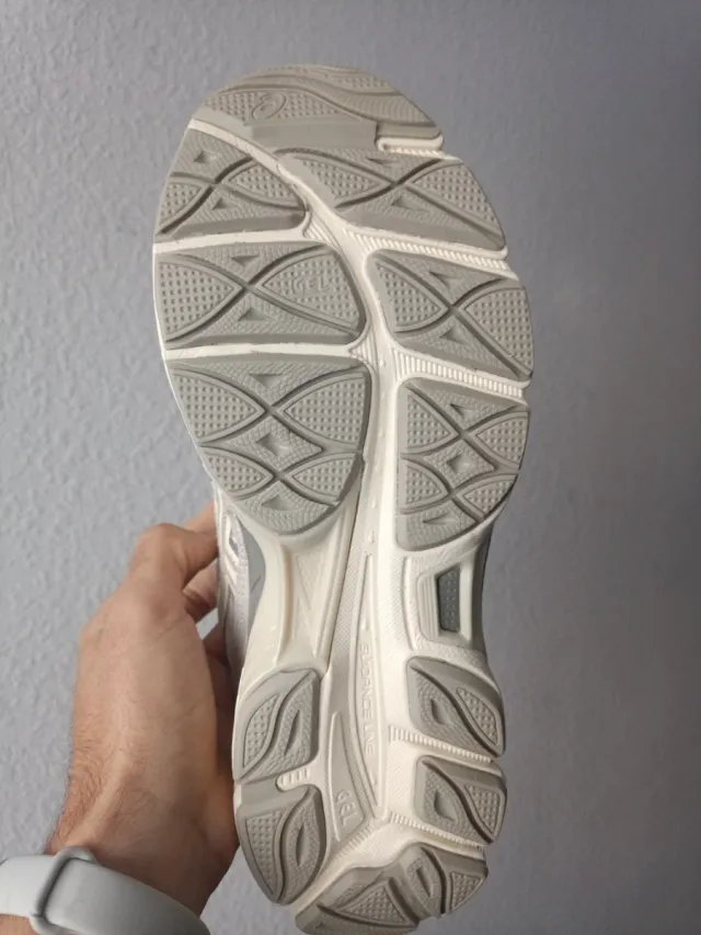 Asics Gel NYC Gris y Blanco