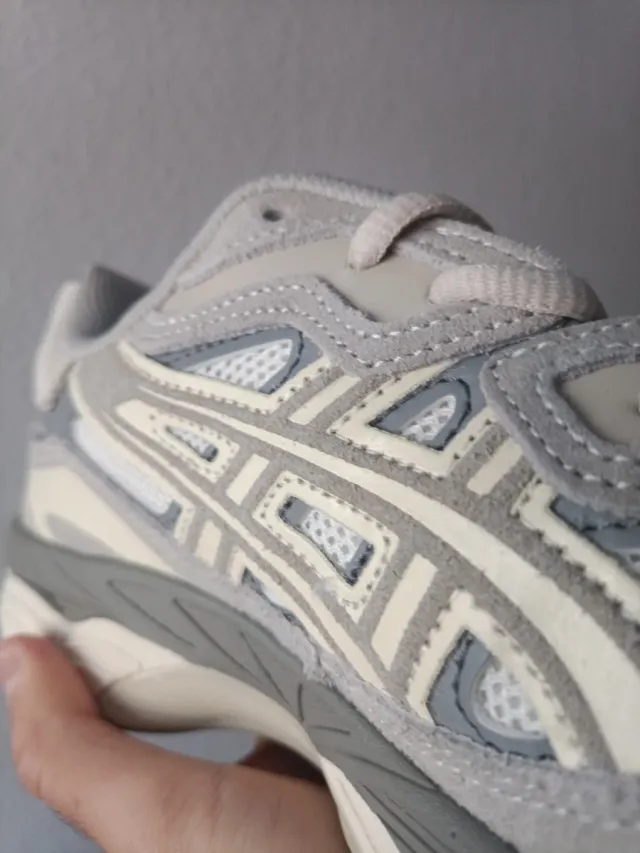 Asics Gel NYC Gris y Blanco