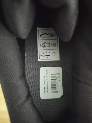 Zapatillas trail Under Armour negras y grises