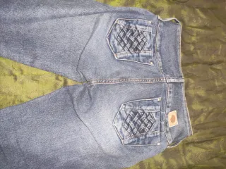 Pantalones colombianos levanta cola