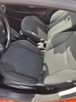 Peugeot 208 TechEdition 82cv gasolina 5 puertas
