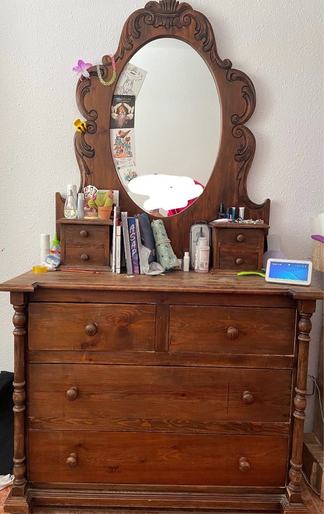 Cajonera de madera con espejo