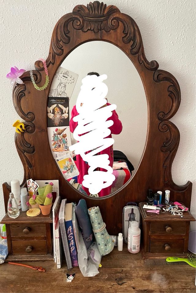 Cajonera de madera con espejo