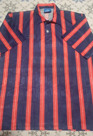 Camiseta Vintage Rayas Azul y Rojo Umbro