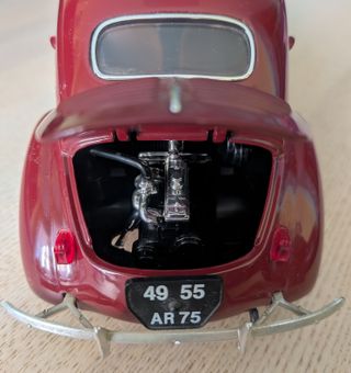 Maqueta Renault 4 CV Escala 1/17 marca Sólido