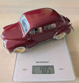 Maqueta Renault 4 CV Escala 1/17 marca Sólido