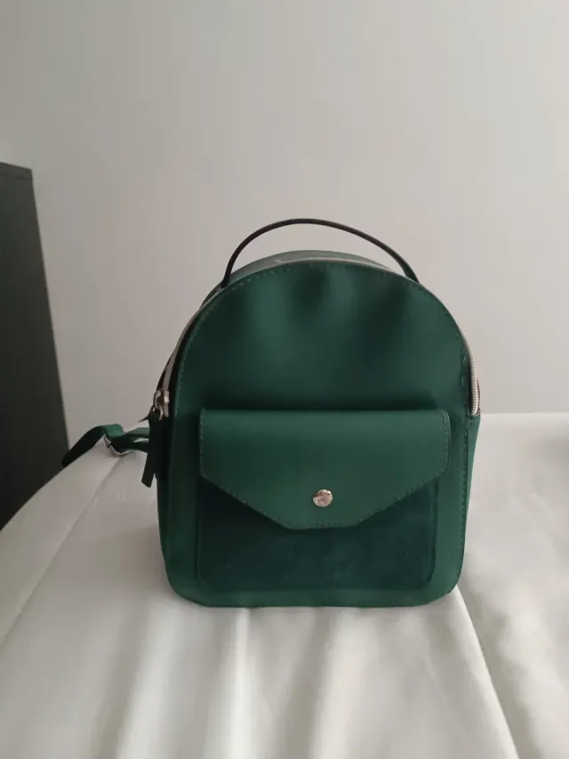 Mochila pequeña verde