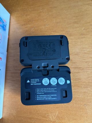 Insta360 Ace Pro Cámara Negra y Roja