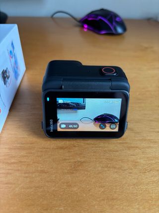 Insta360 Ace Pro Cámara Negra y Roja