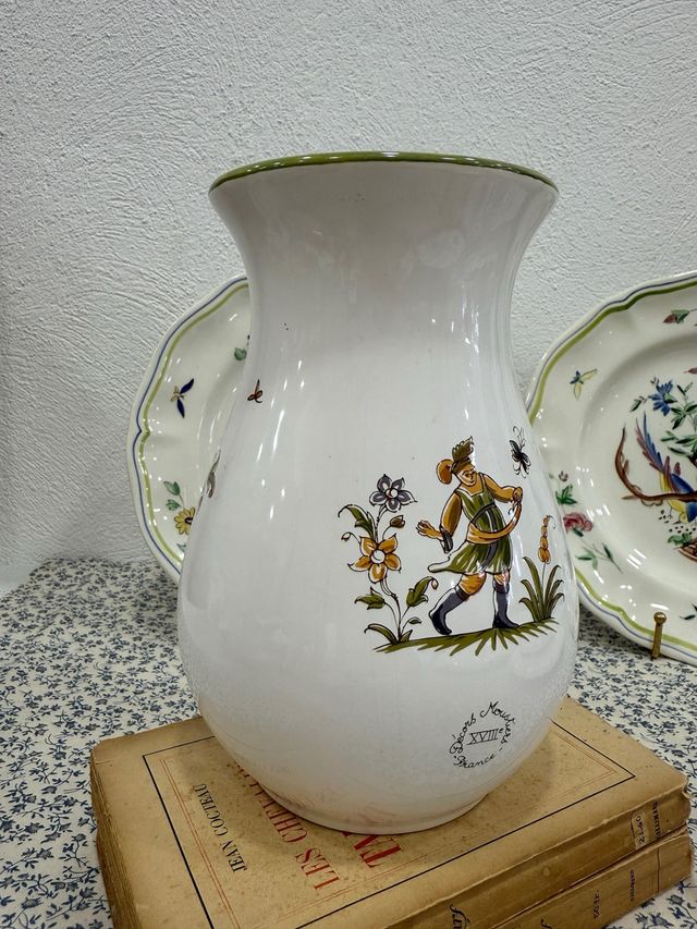 Jarrón Moustiers Francia Pintado a Mano