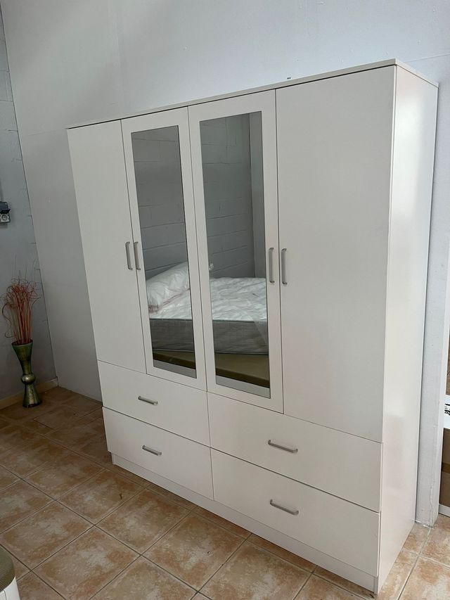 LIQUIDAMOS! Armario 4 puertas con cajones!!