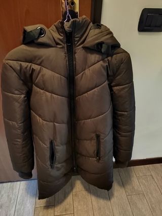 Piumino  nuovissimo marrone con cappuccio