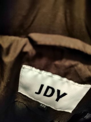 Piumino  nuovissimo marrone con cappuccio