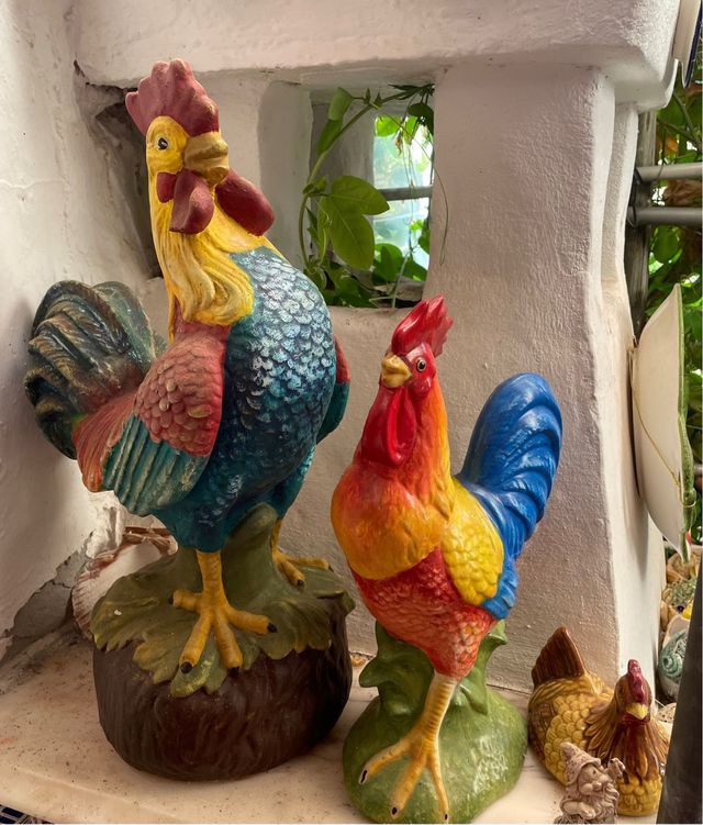 Figuras de gallos decorativas multicolor